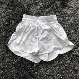 Lululemon Tracker shorts 4”